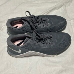Nike Women's Gray Athletic Shoes